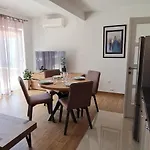 Lovor Apartment *