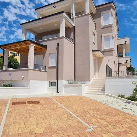 Lovor Apartment Primosten