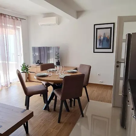 Lovor Apartment *