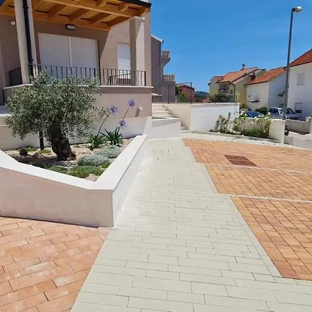 Lovor Apartment Primosten