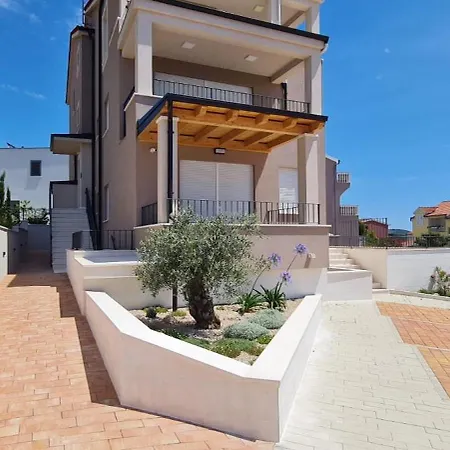 Apartment Lovor Primosten