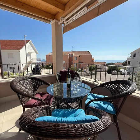 Apartment Lovor Primosten